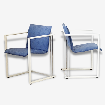 Paire de chaises/ fauteuils design années 80 vintage en métal laqué blanc et tissu bleu 1980