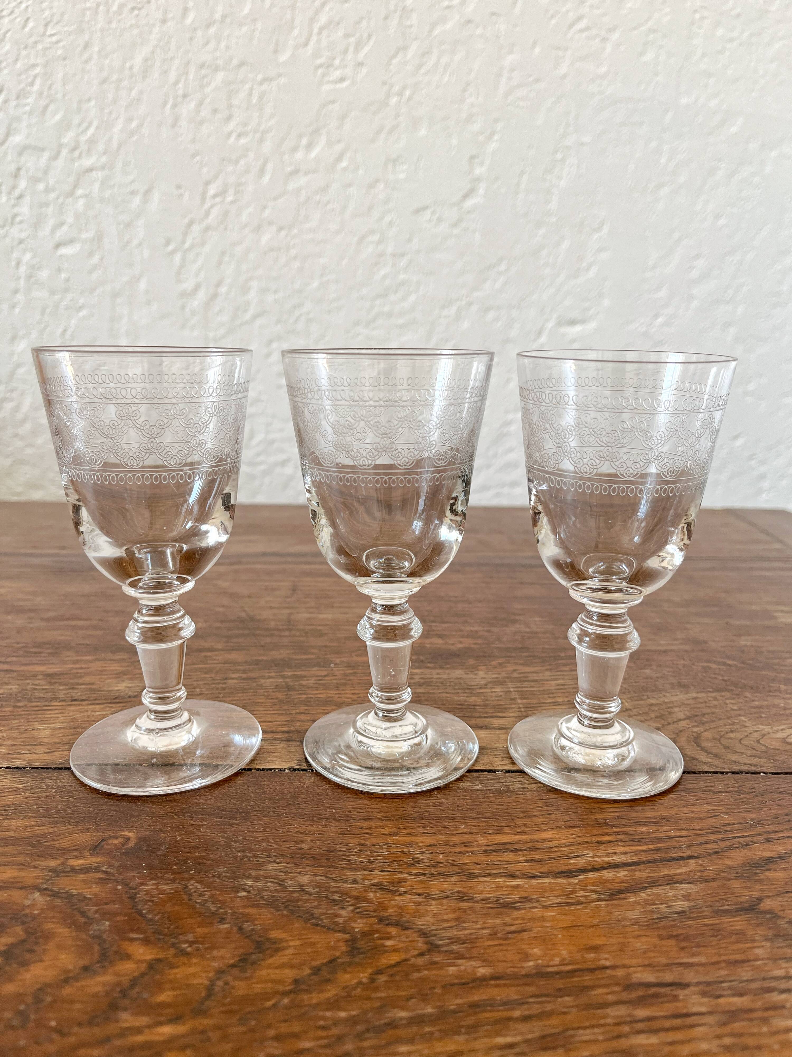3 stemmed white wine glasses in engraved glass from the 19th century