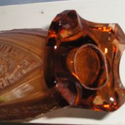 Vase en verre moulé rose style art deco