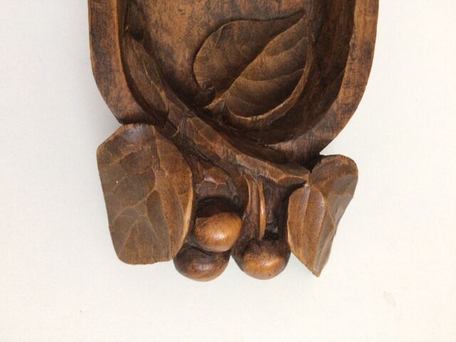 Art Deco wooden bread cut
