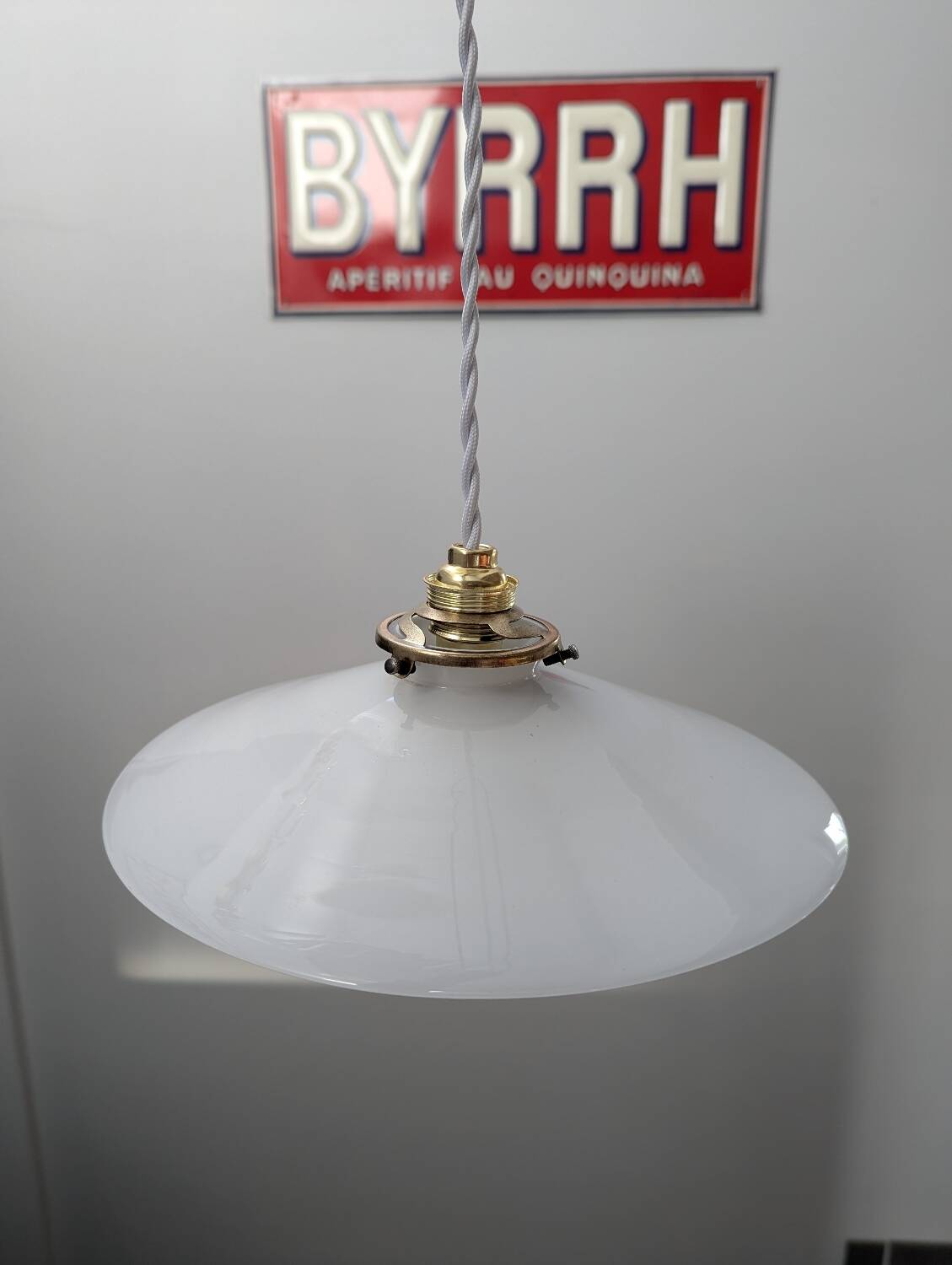 Old Art Deco portable pendant lamp with smooth opaline lampshade, diameter TBE 25.5 cm