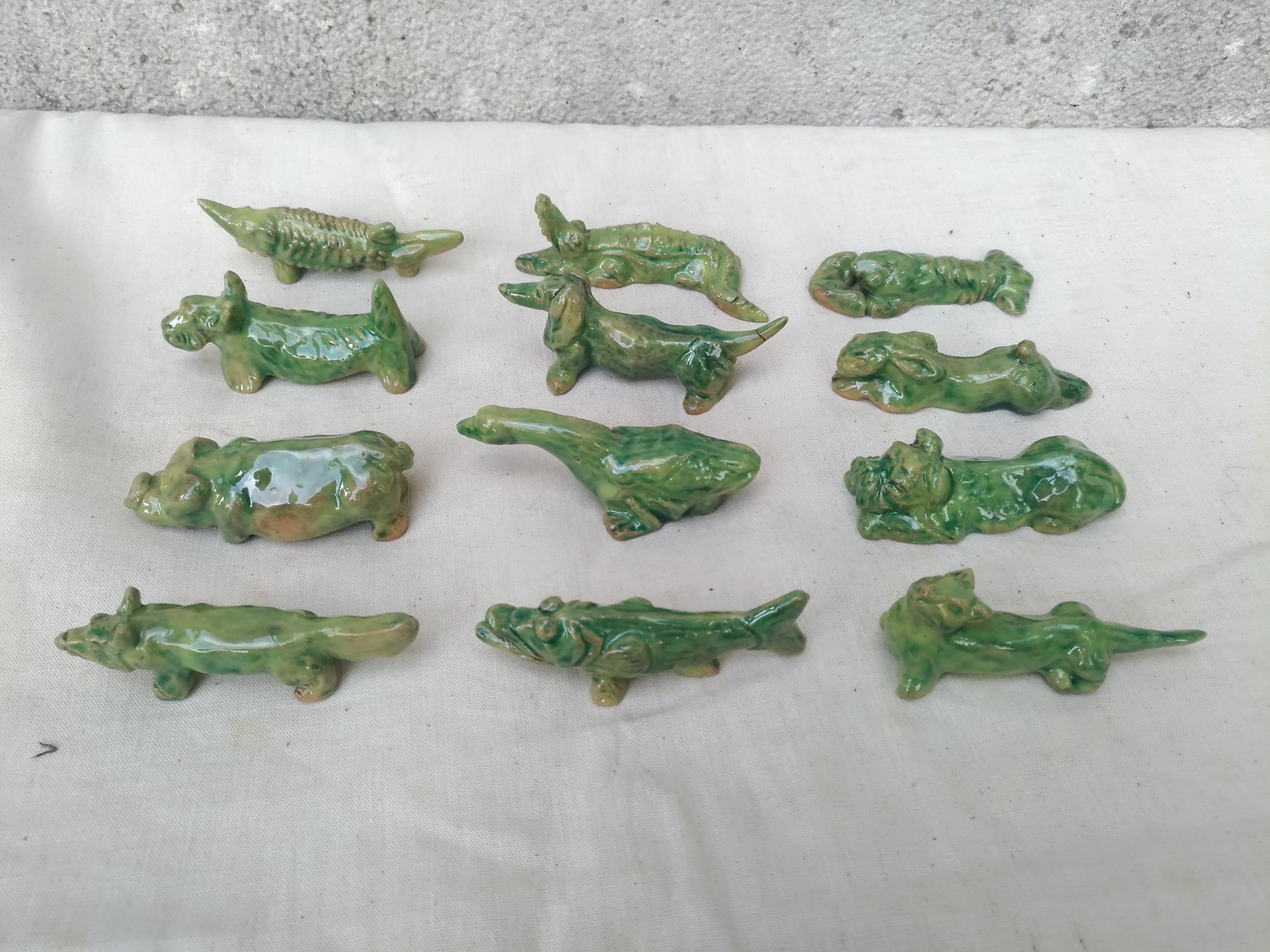 Set ceramic animal knife holders