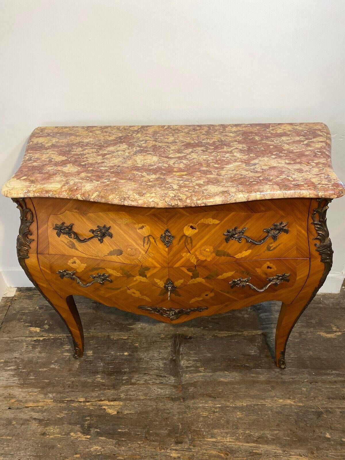 Louis XV curved commode, marble top, bronze fittings and marquetry.