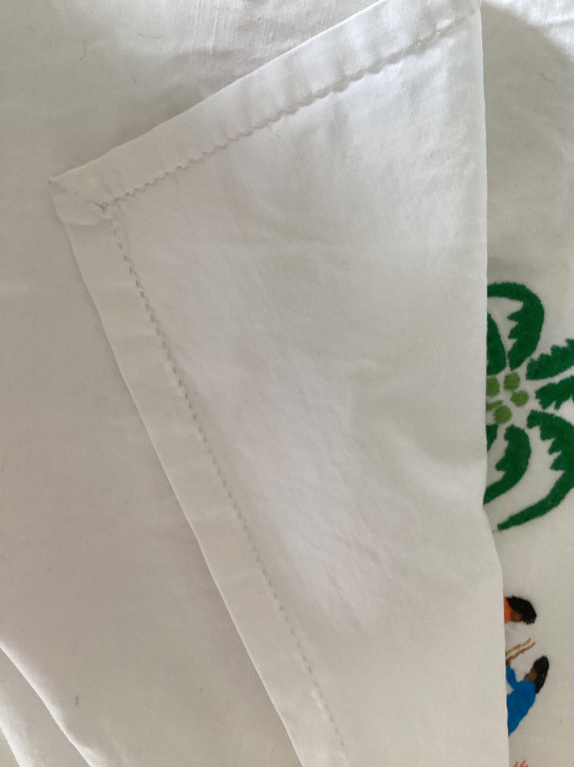 Hand-embroidered tablecloth Malagasy crafts