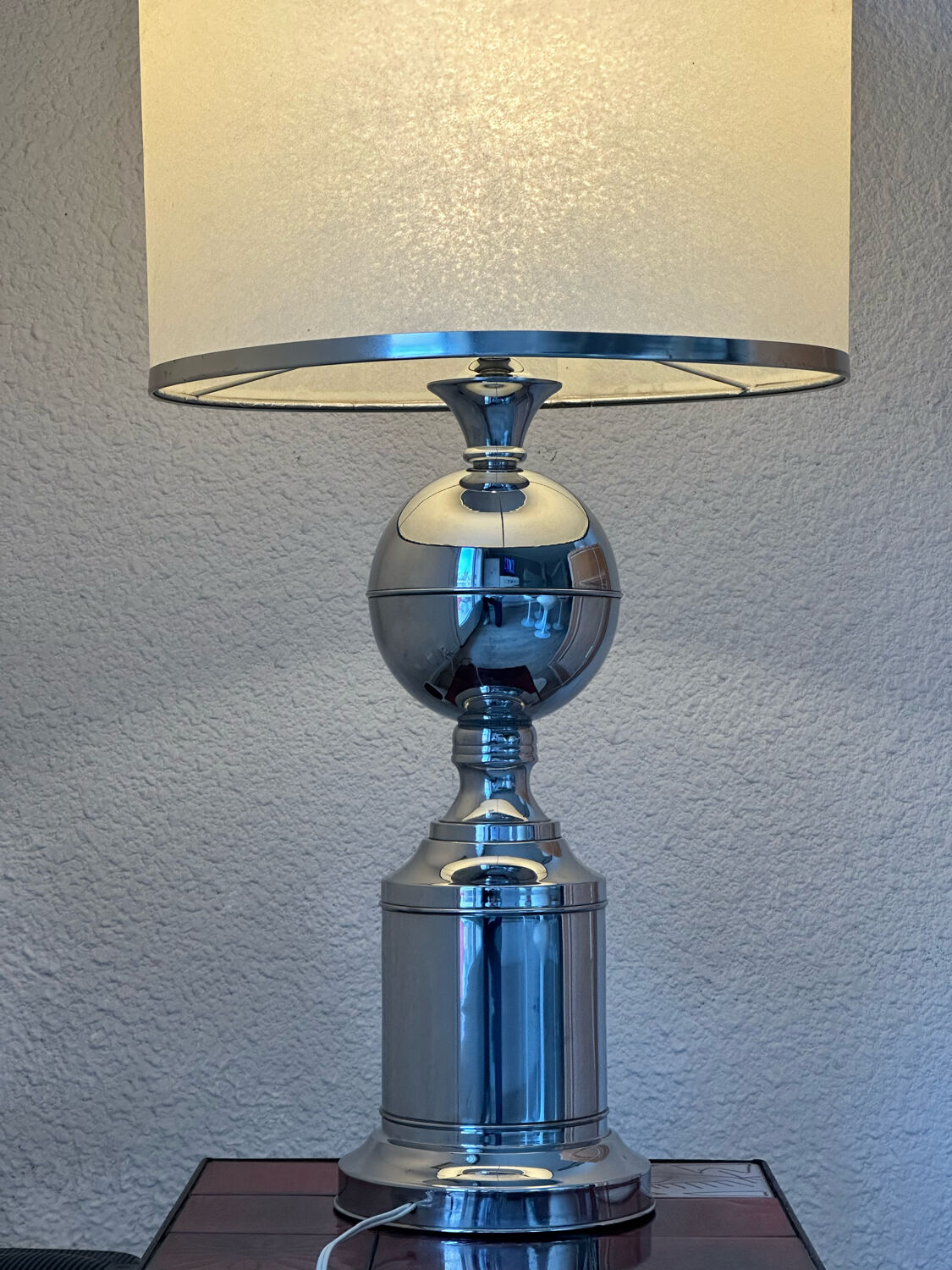 Lampe en métal chromé années 1970
