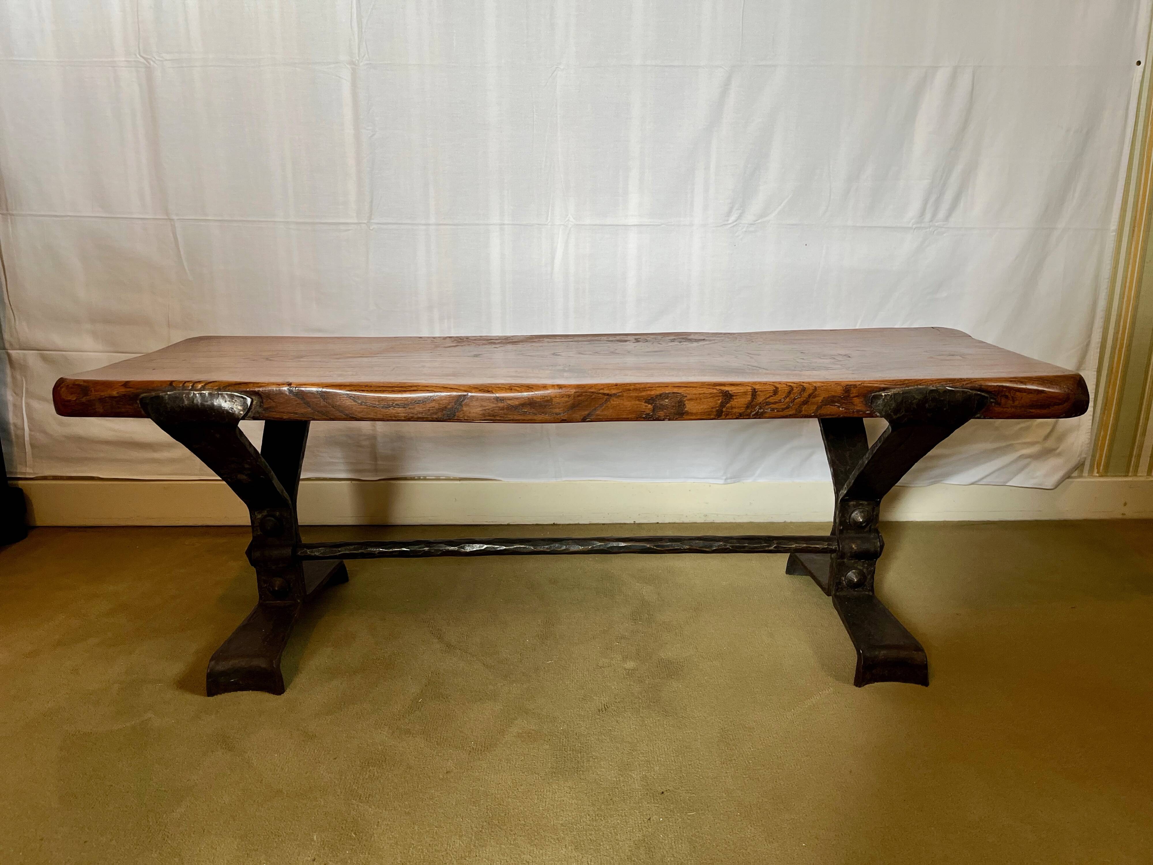 Vintage coffee table in solid wood and wrought iron.