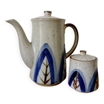 Vintage coffee pot and sugar bowl