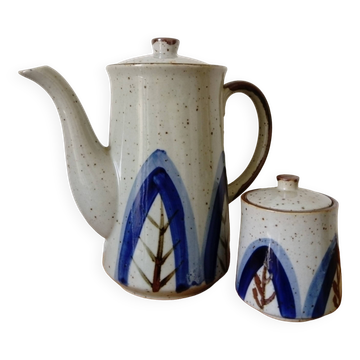 Vintage coffee pot and sugar bowl