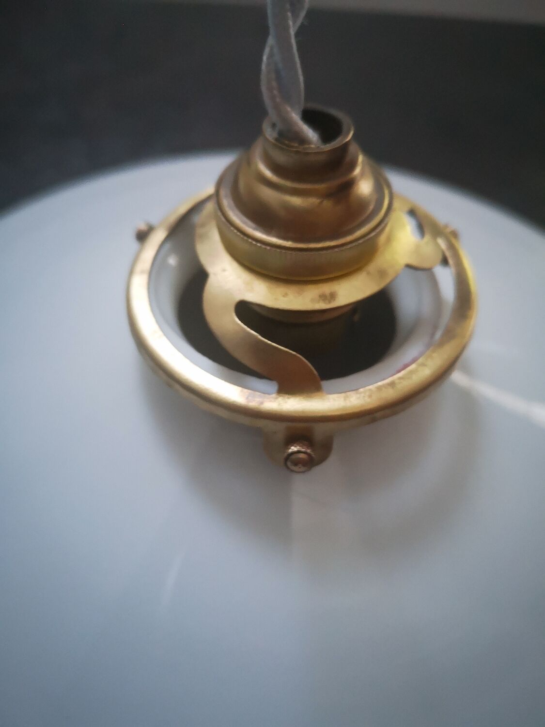 Old pendant lamp in white opaline Art Deco 1930 Ø 25 cm