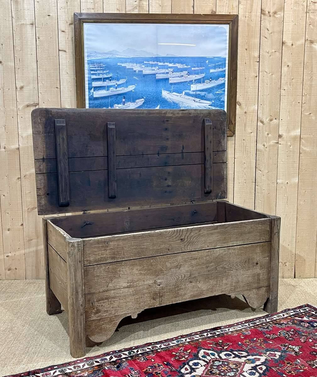 Banc coffre du  18ème en chêne brut - L=1m32, P=65cm, H=62cm.