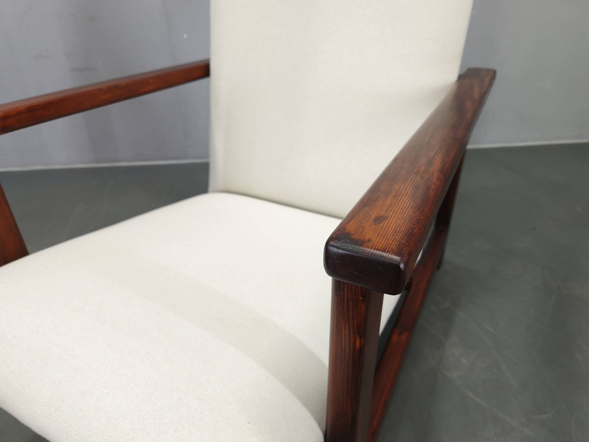 Paire de chaises de salon en pin du milieu du siècle, Tchécoslovaquie années 1970