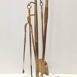 Ensemble d'ustensiles de cheminée en laiton, fer et verre épais, attribué à Fontana Arte