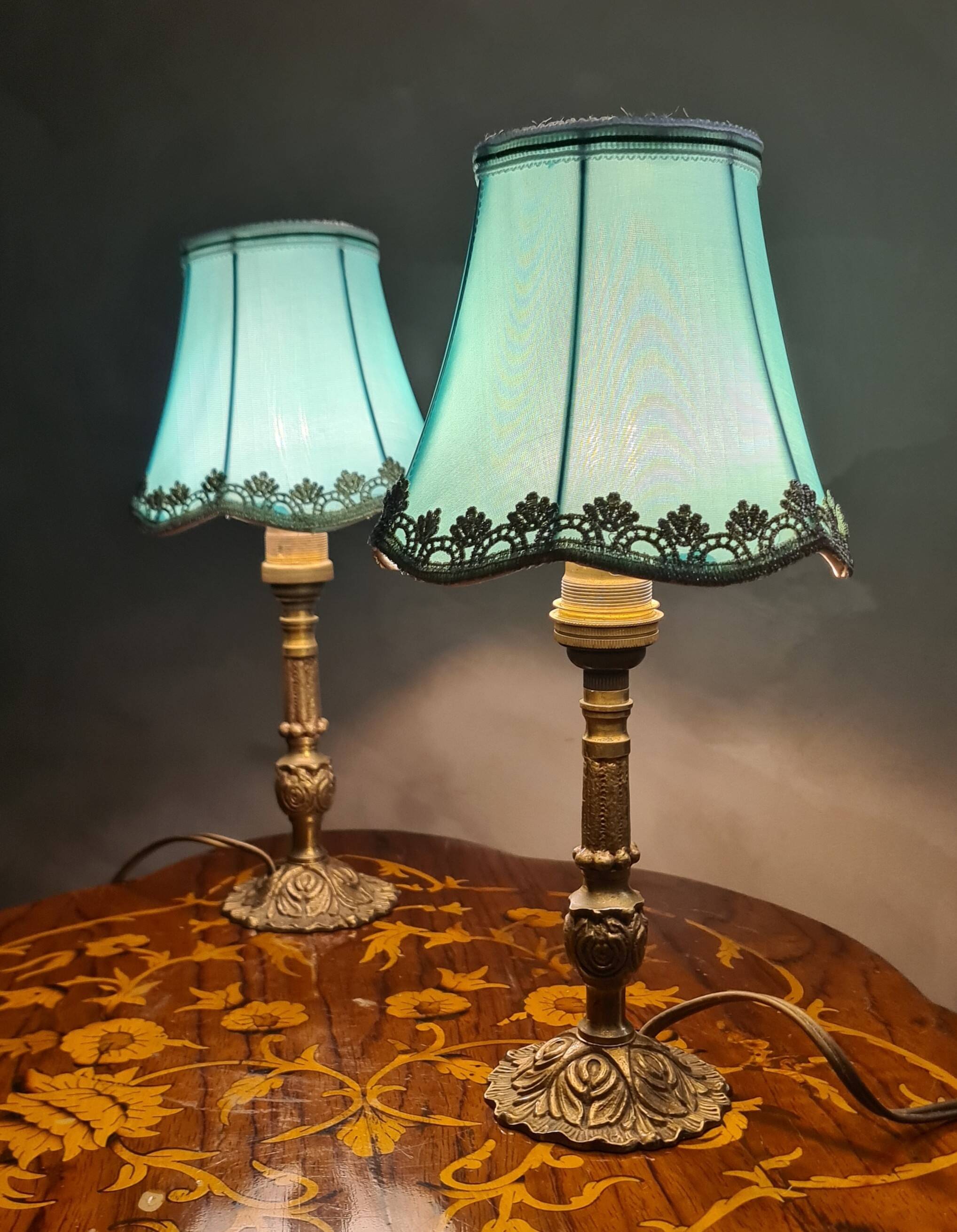 Paire de lampes chevet laiton et abat jour en satin 29x14