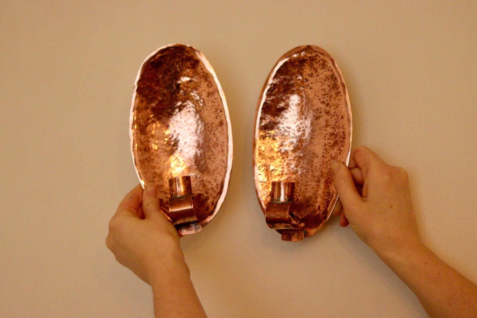 Paire d'appliques murales suédoises en cuivre du milieu du siècle