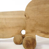 Ensemble de trois éléphants en bois à roulette