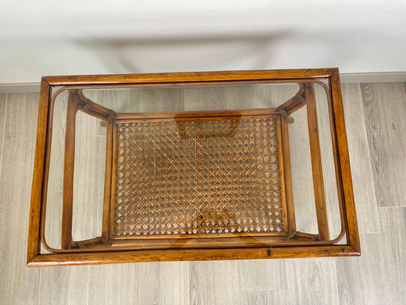 Vintage rattan & glass coffee table – 86 cm – authentic charm