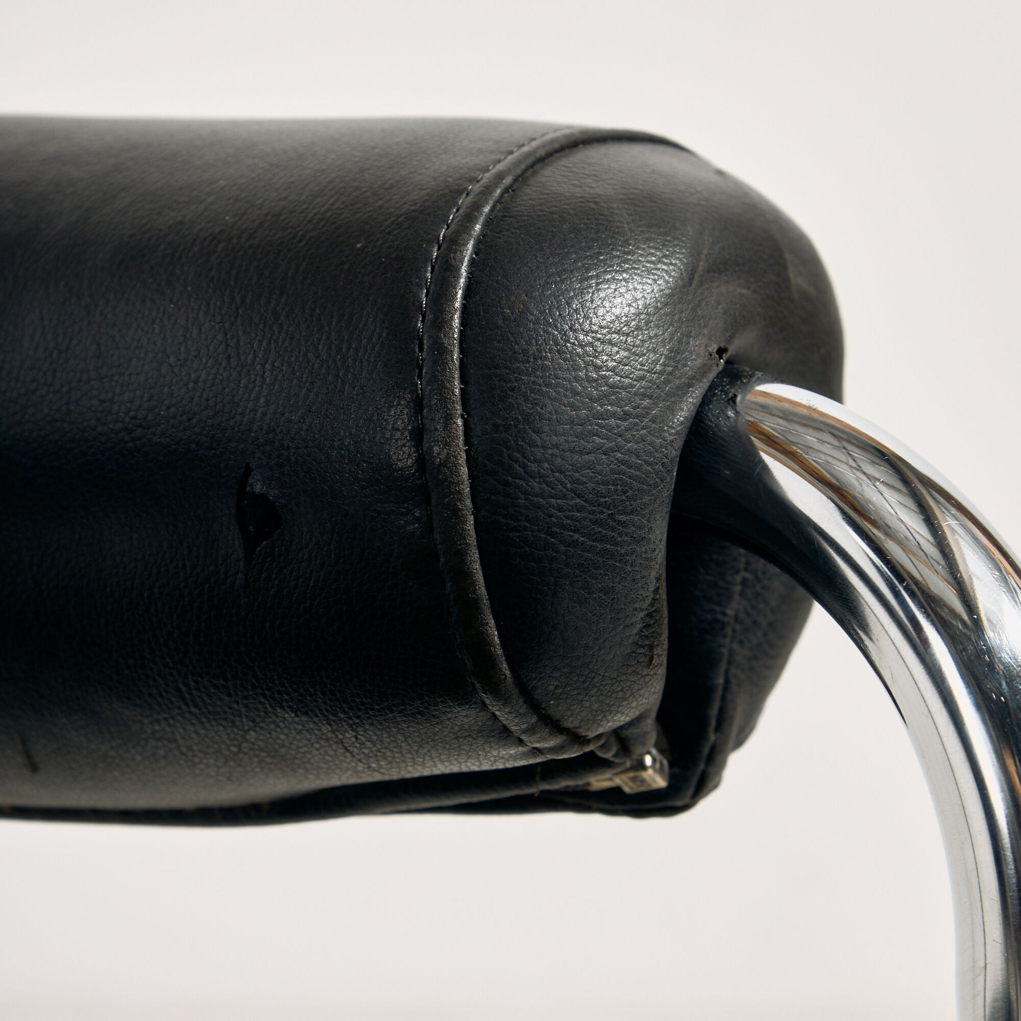 Fauteuil pivotant tubulaire style Bauhaus