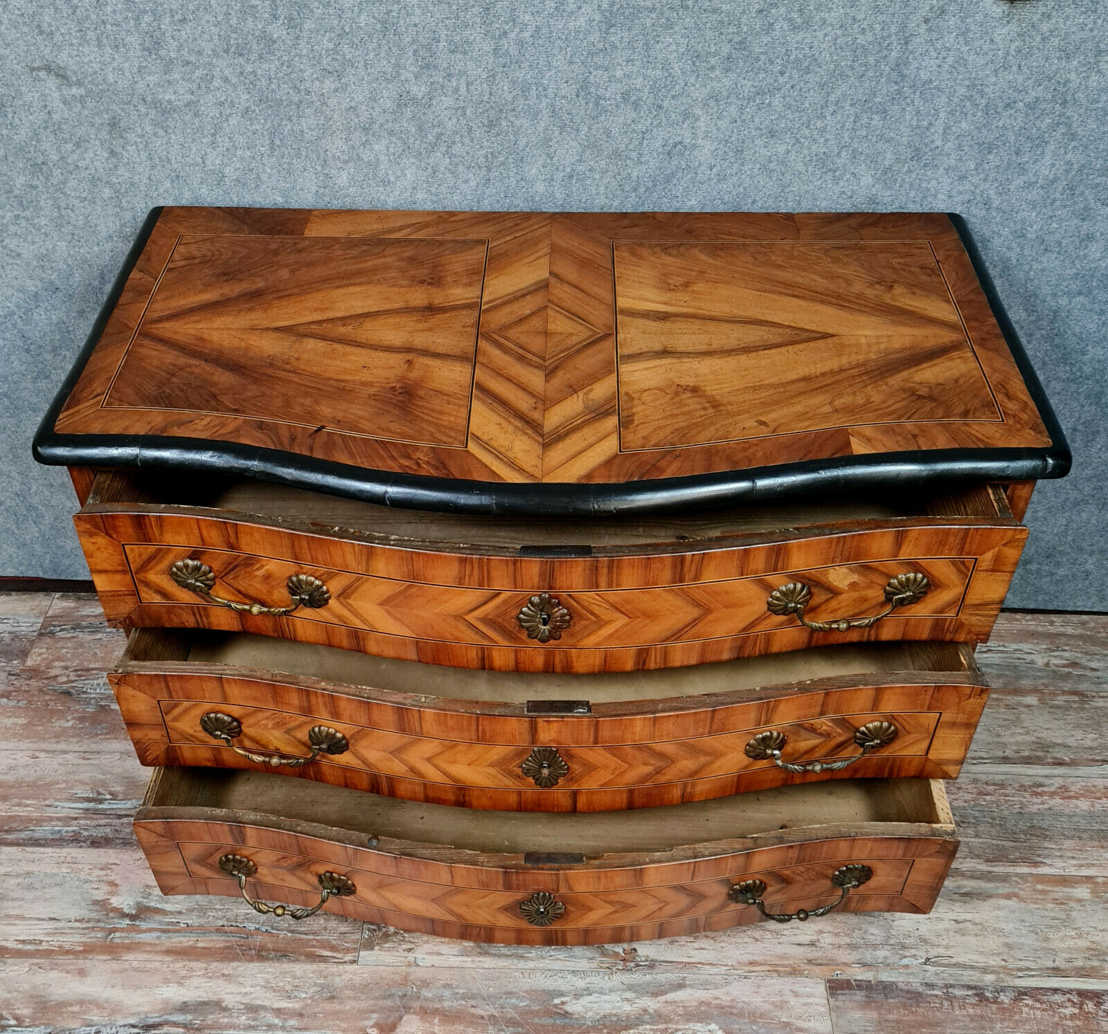 Curved chest of drawers Louis XV period in precious wood marquetry around 1750