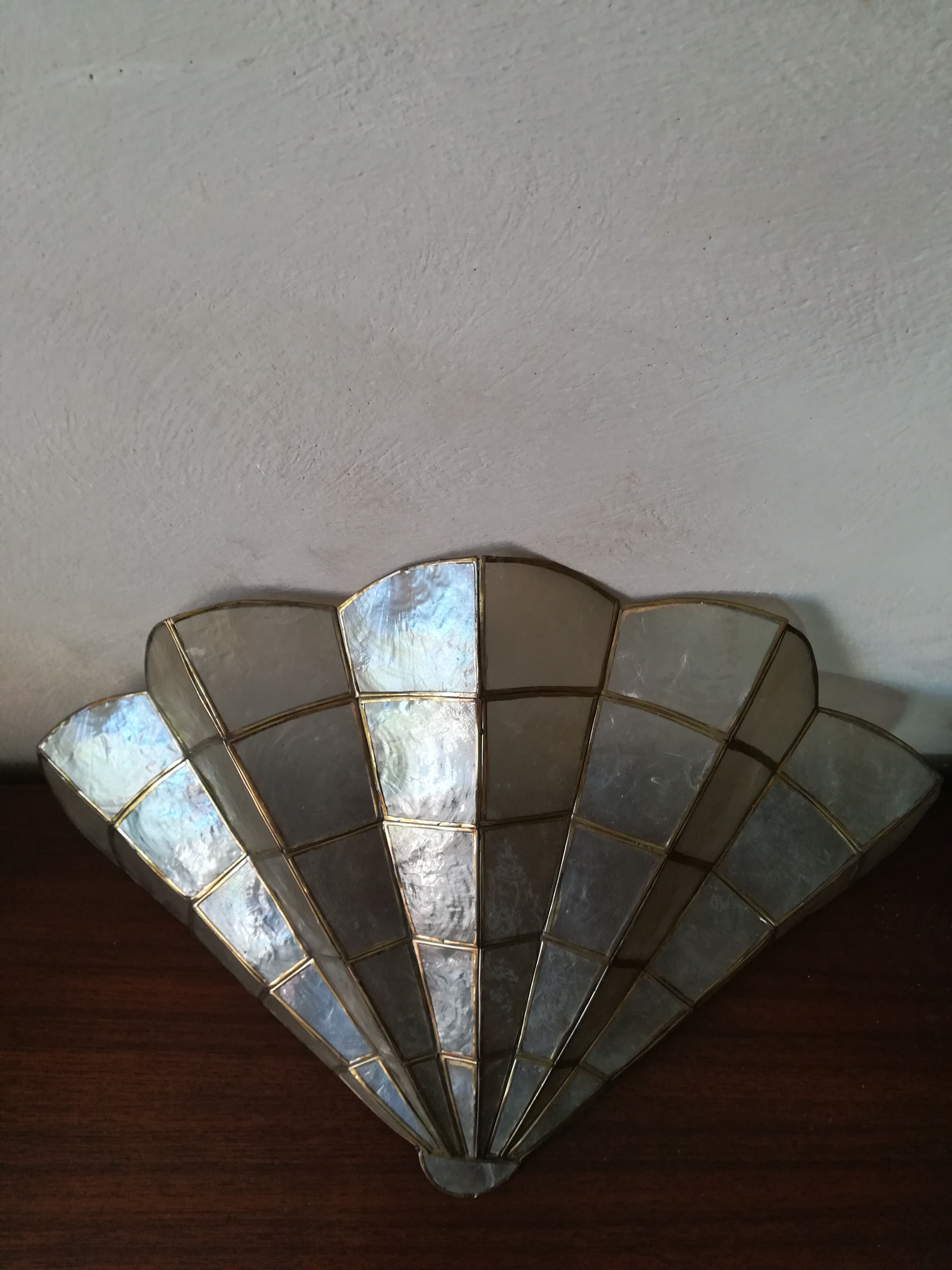 Sconce in mother-of-pearl and brass