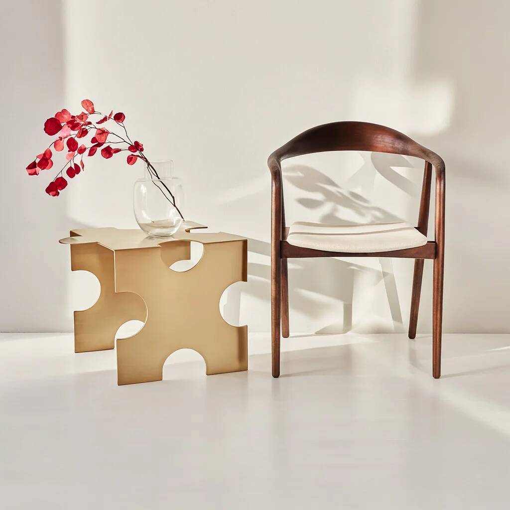 Table basse puzzle en laiton brossé – création sculpturale artisanale de Veliento