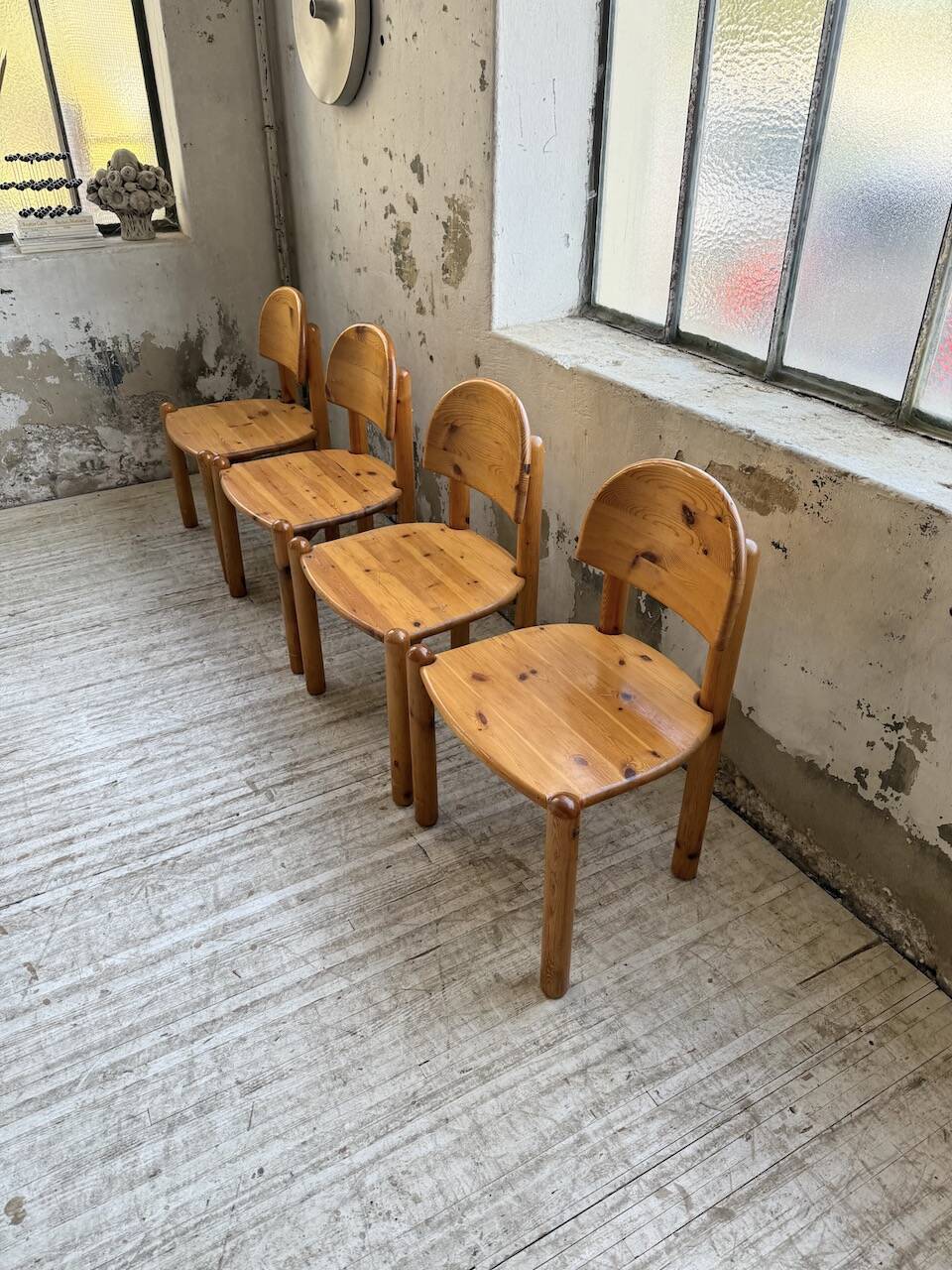 Set of 4 Daumiller pine chairs