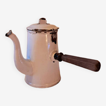 White enameled chocolate maker