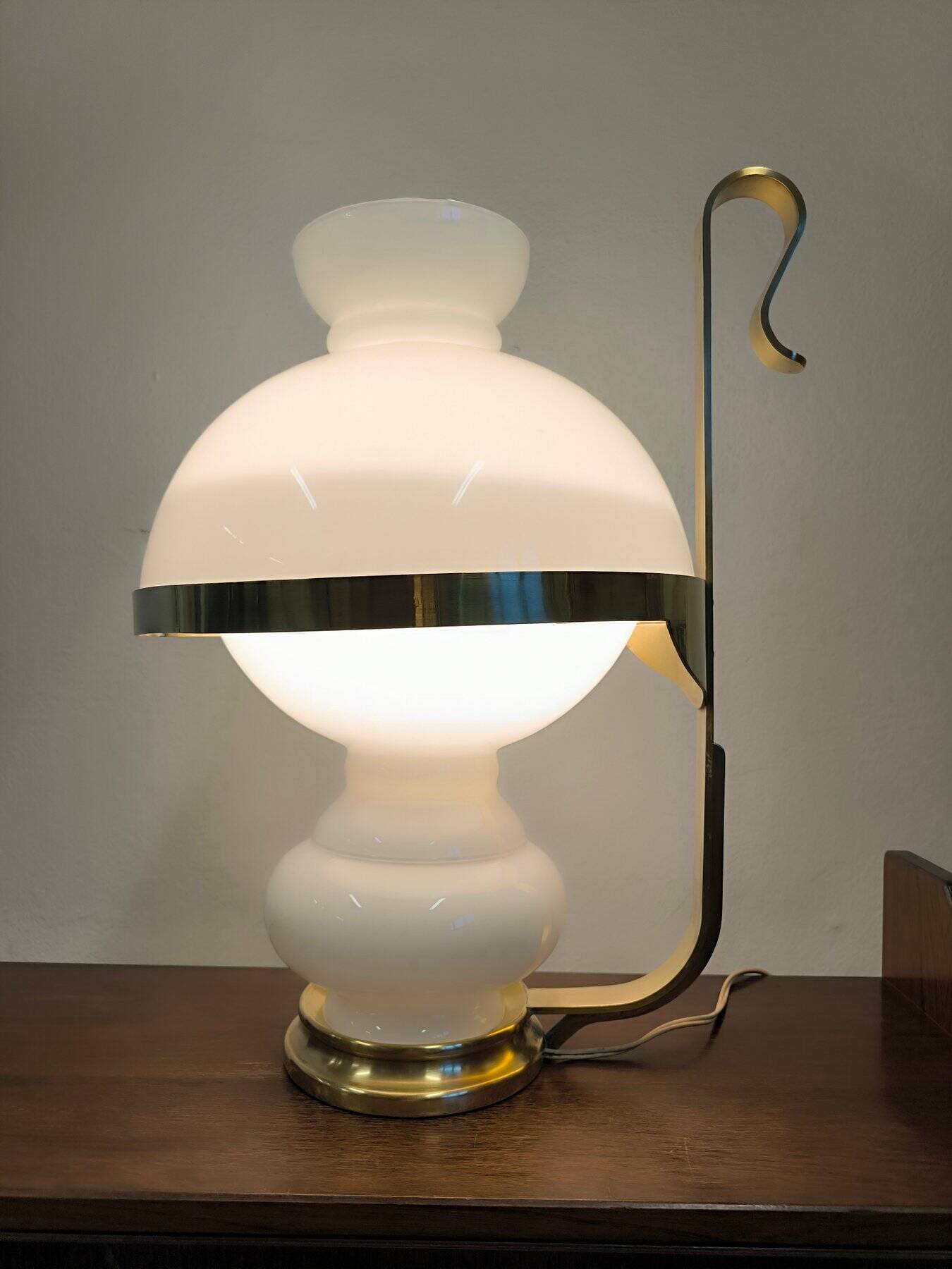 Lampe de table Vecchia Marina en verre opalin et laiton, 1950