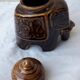 2 pots à thé figurant un éléphant