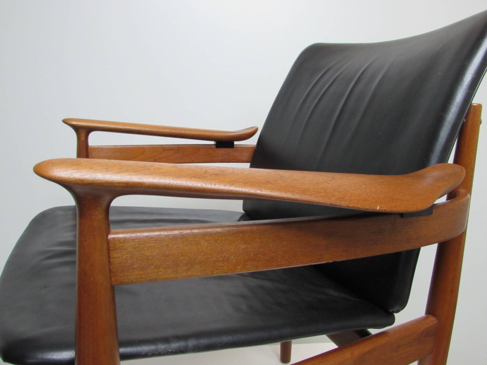 Finn Juhl model 192 in Teak, leather for France & Daverkosen