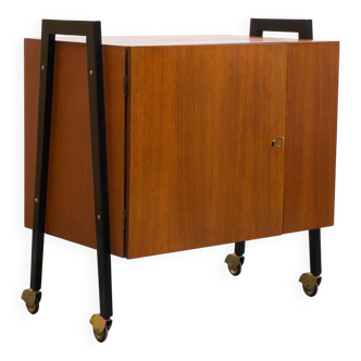 Meuble bar sur roulettes, en teck. Design scandinave.