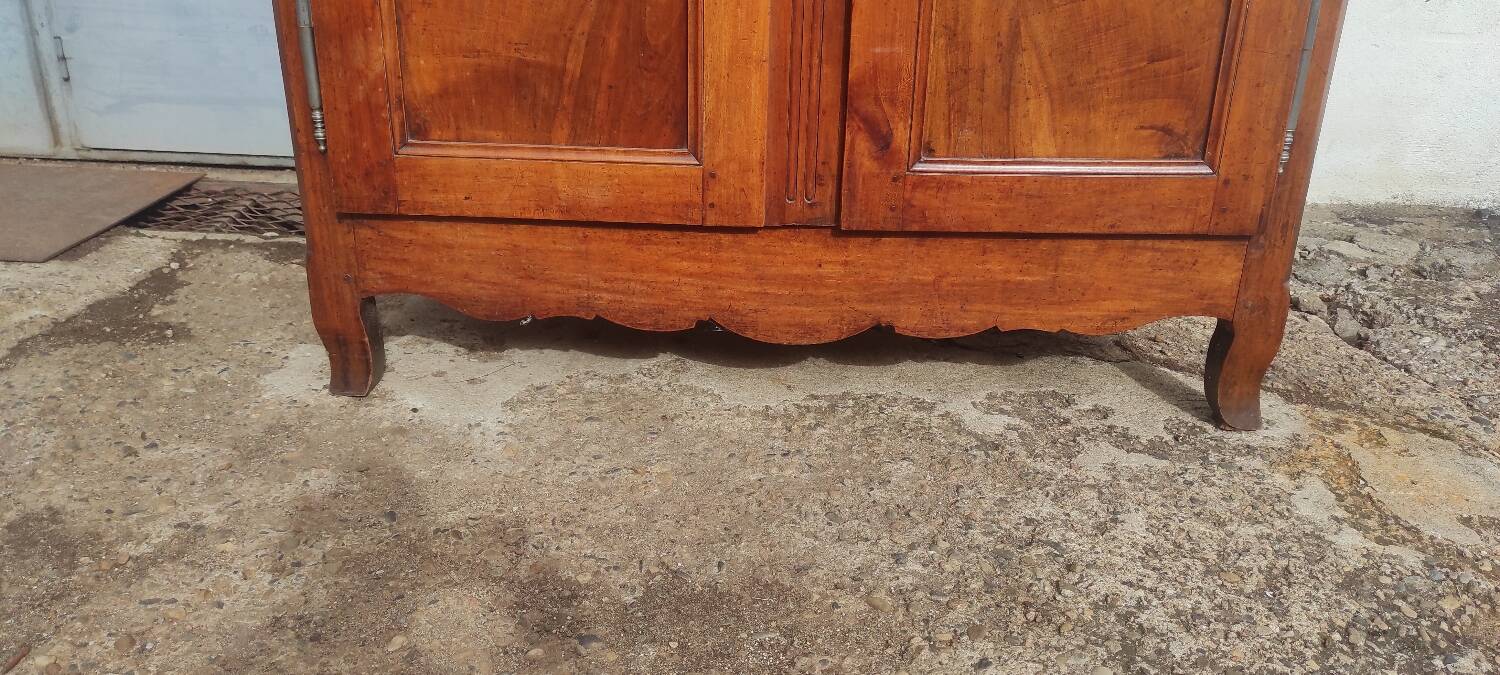 Old 19th century Forézienne cabinet in Bressane oak wood