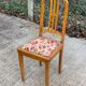 Chaise en bois et tapisserie brodée