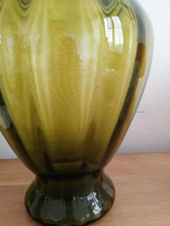 Glass vase