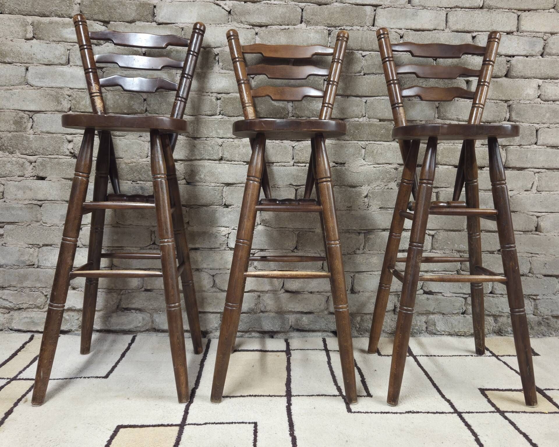 3 vintage wooden bar stools from the 60s/70s with a bistro spirit.