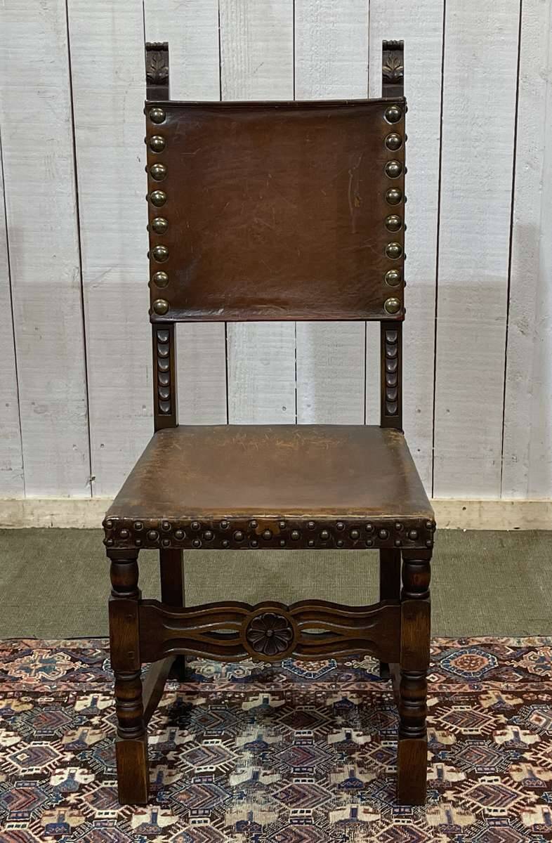 High-backed chair from the early 20th century in oak and leather