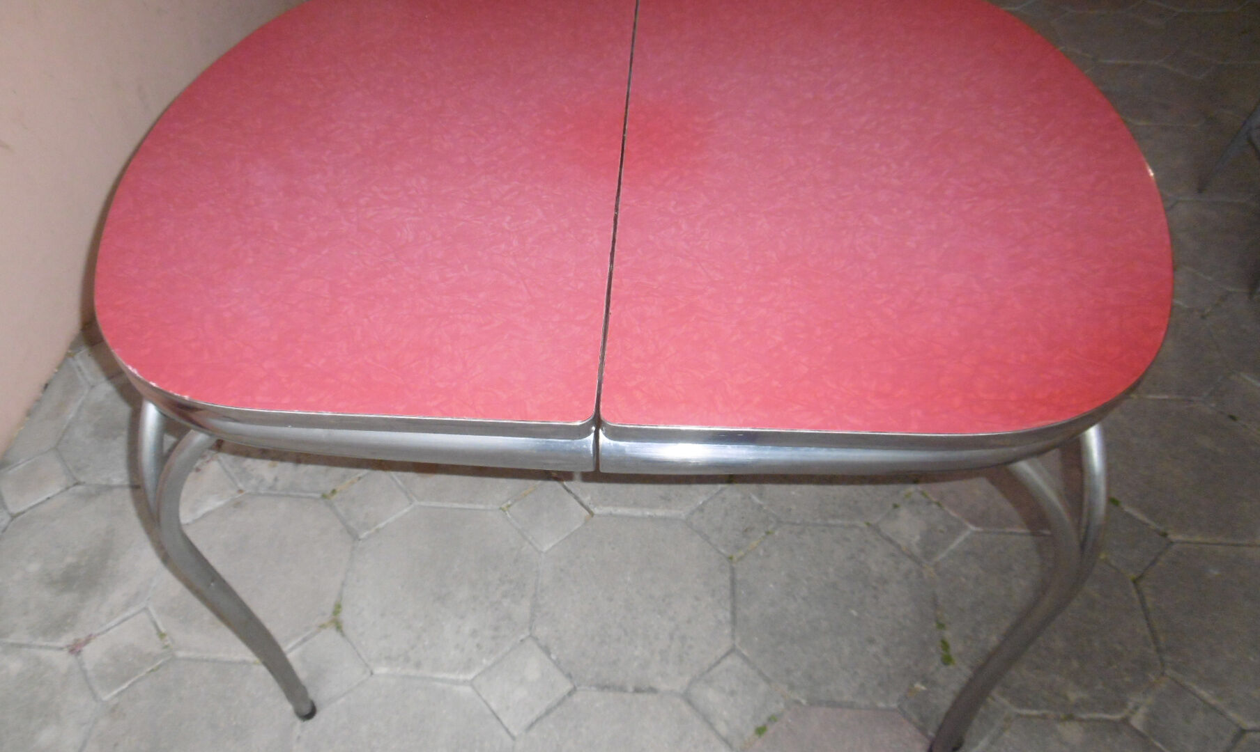 Vintage table of the 60s in red formica and chrome legs