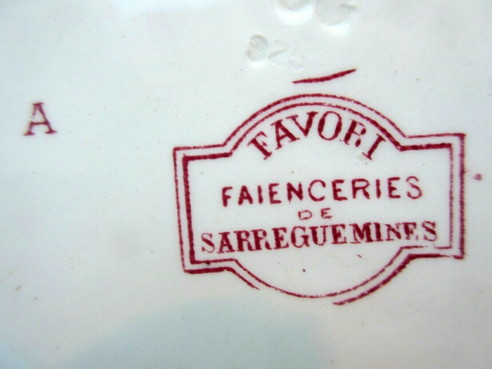 Set de 6 anciennes assiettes aux oiseaux signées Sarreguemines, modèle Favori en rose