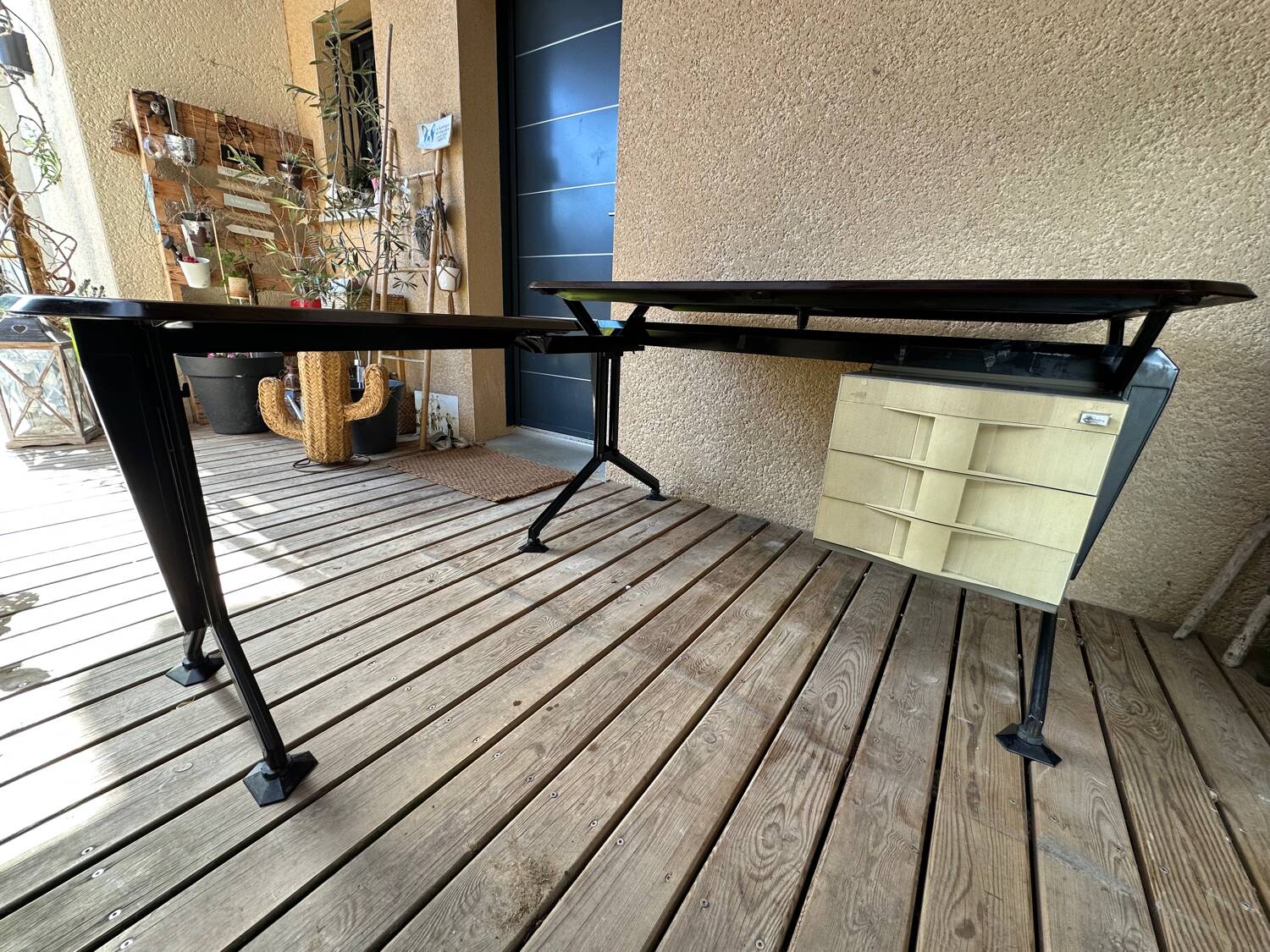 Office by BBPR for Olivetti Synthesis series Arco with its extension.