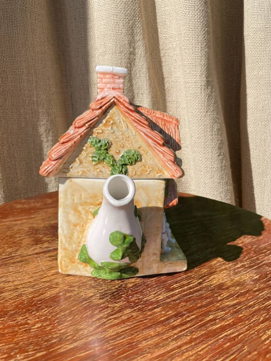 Teapot earthenware cricket club