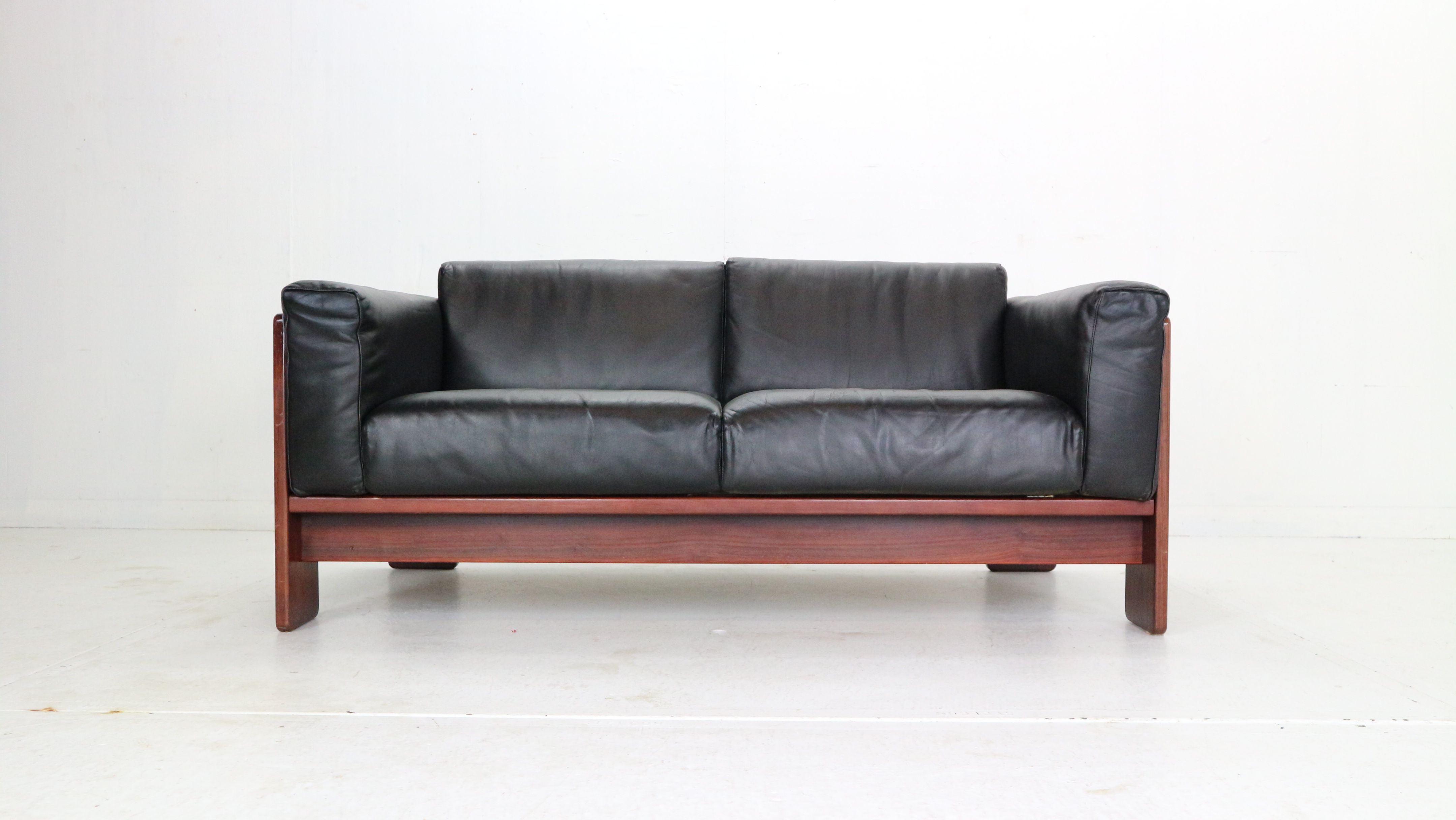 Tobia Scarpa black leather "Bastiano" 2-seater sofa for Knoll, 1960s, Italy