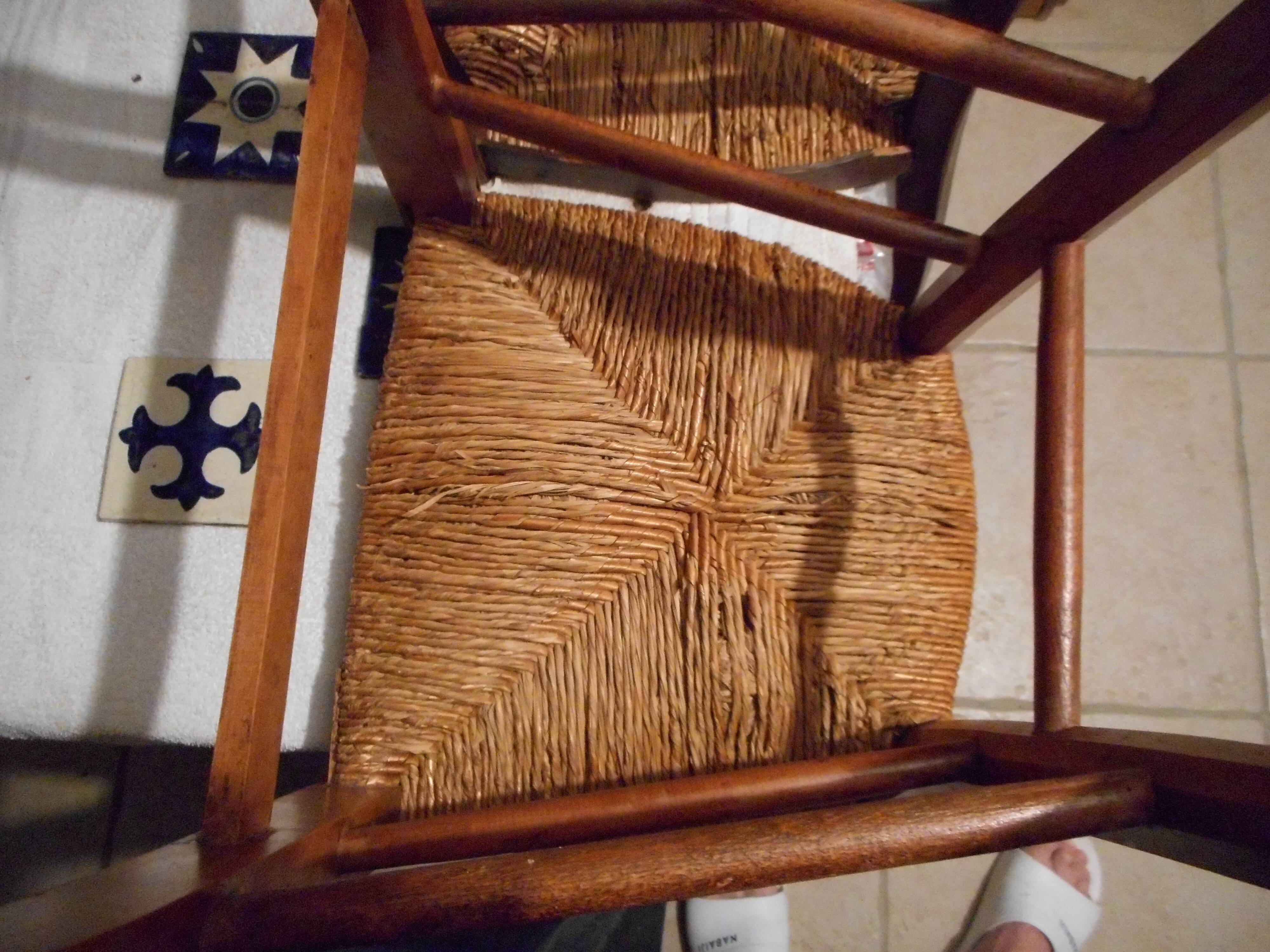 Set of 2 old wooden straw chairs (straw seat)