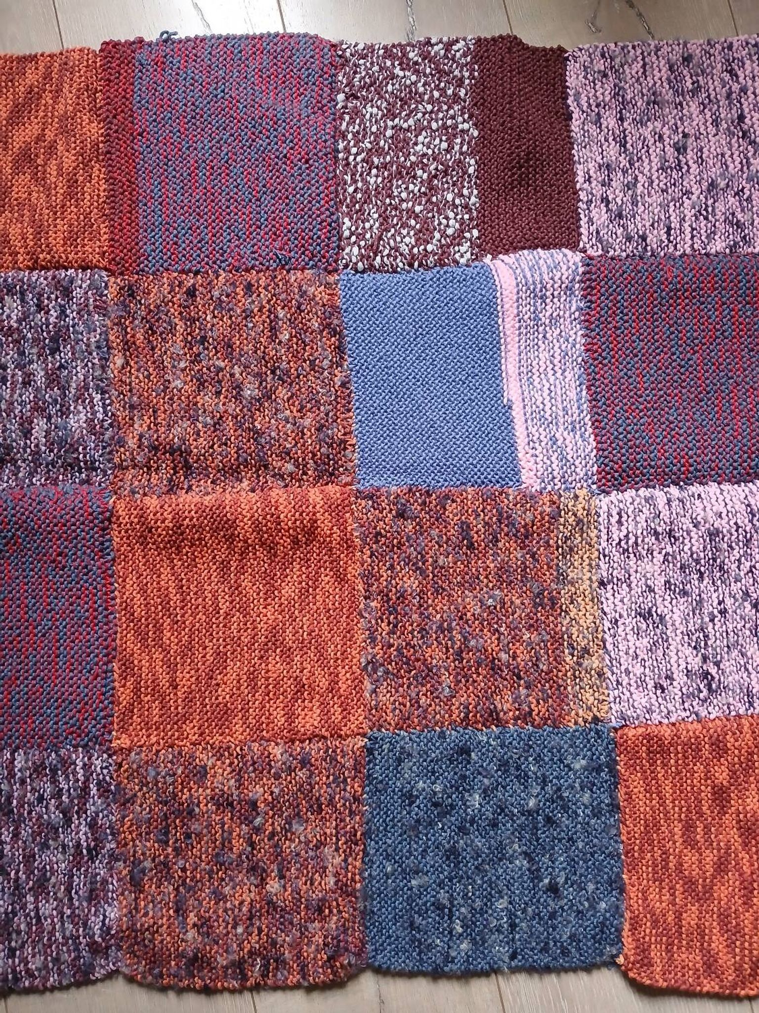 Plaid en patchwork tricoté main