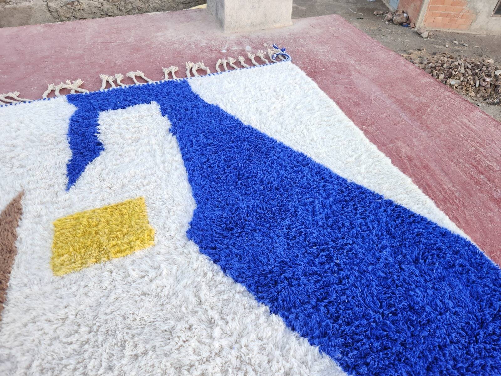 Beni Ouarain rug 300x200 cm – Thick wool, Klein blue artistic design