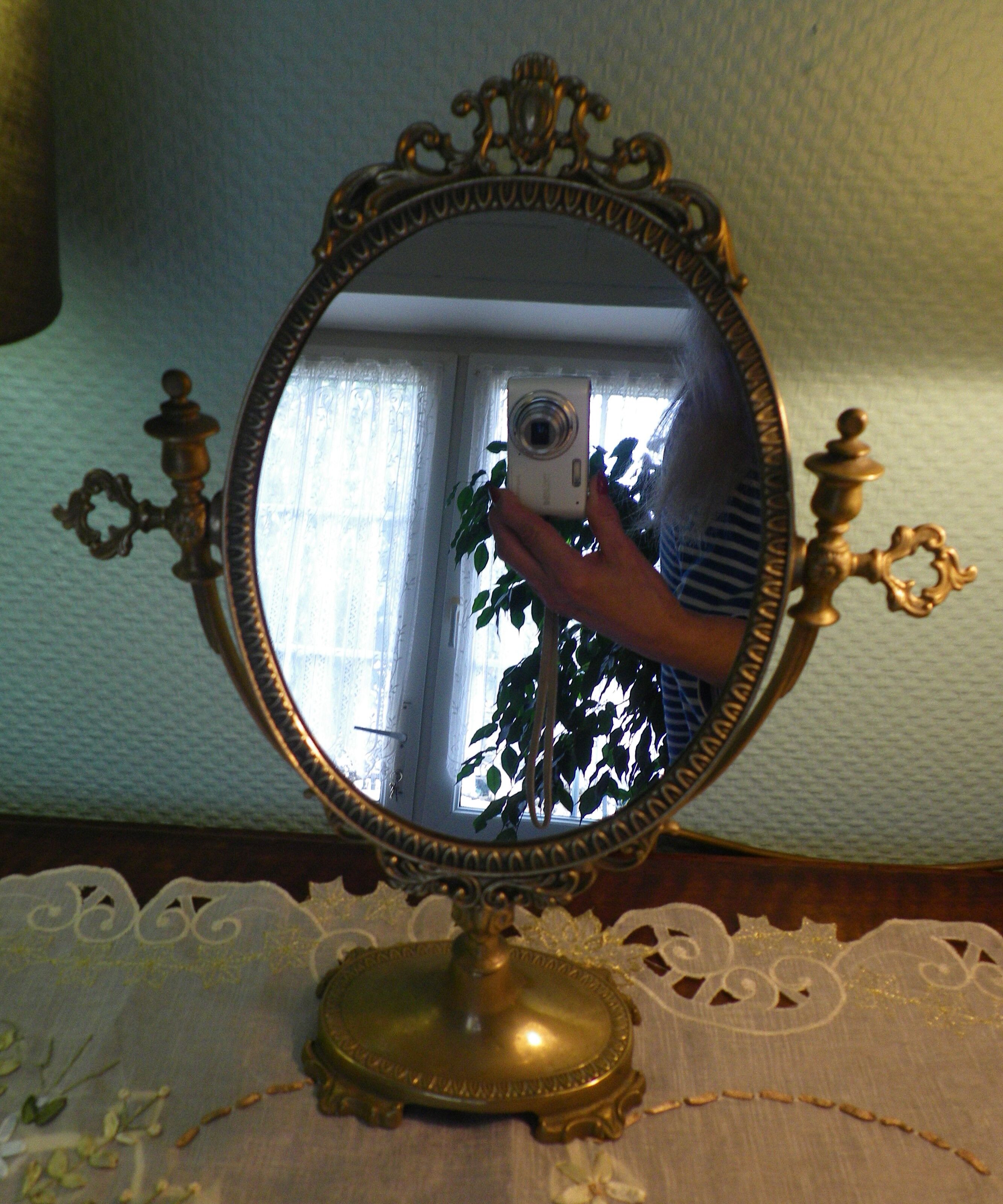 Psyche mirror in brass 39x30cm