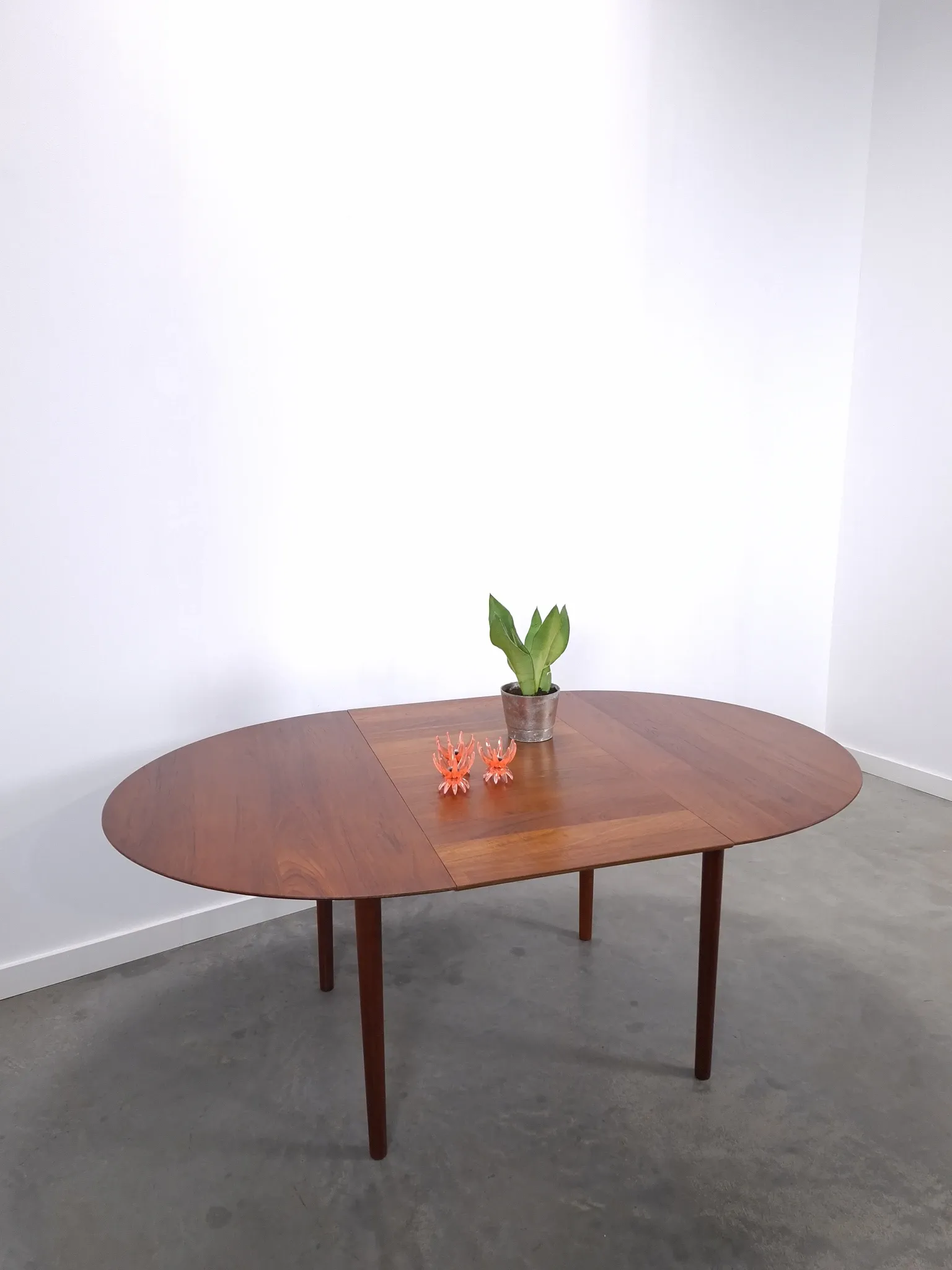 Vintage Danish Søborg Møbelfabrik extendable oval round dining table teak