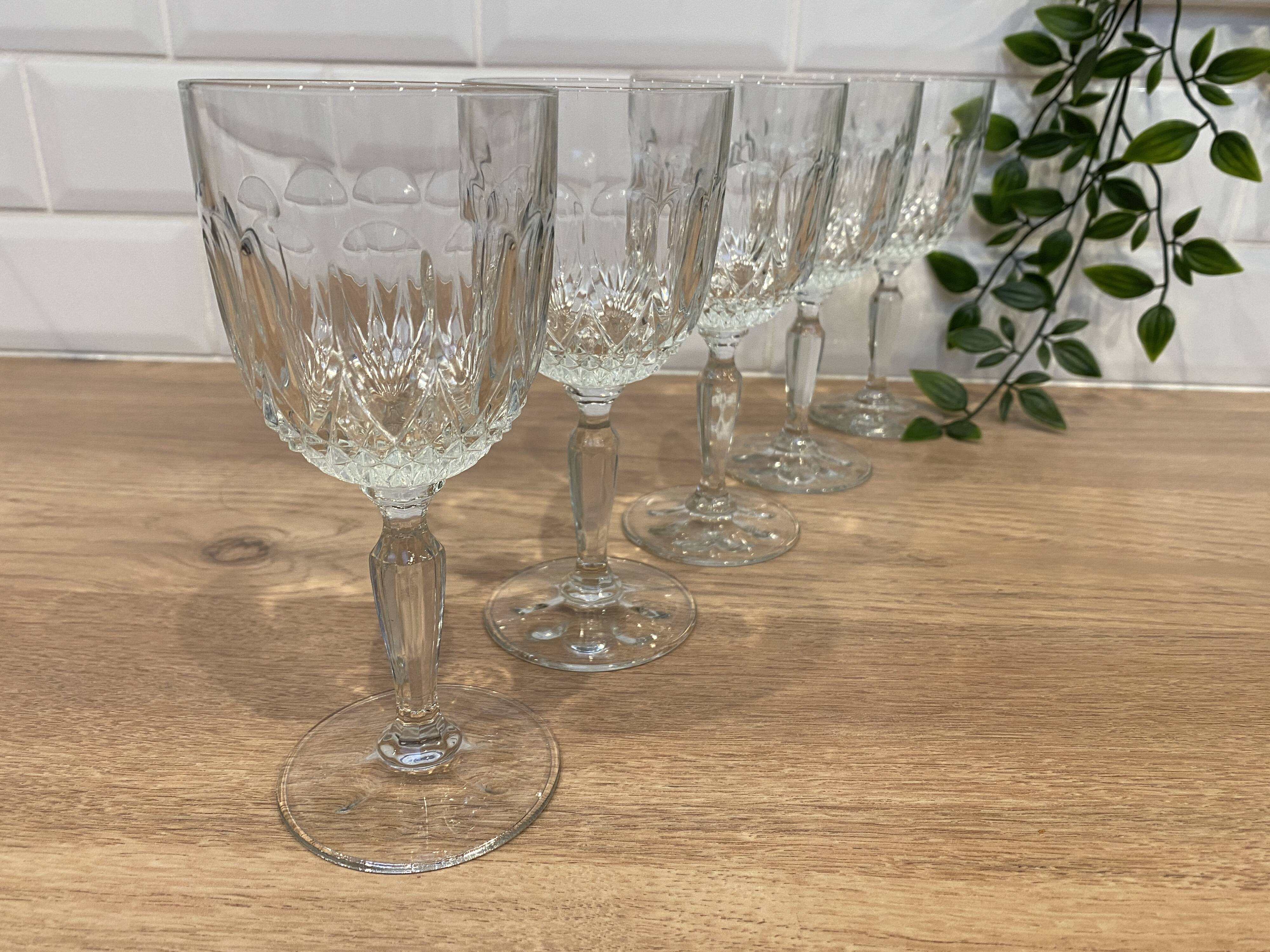 Set of 5 wine glasses