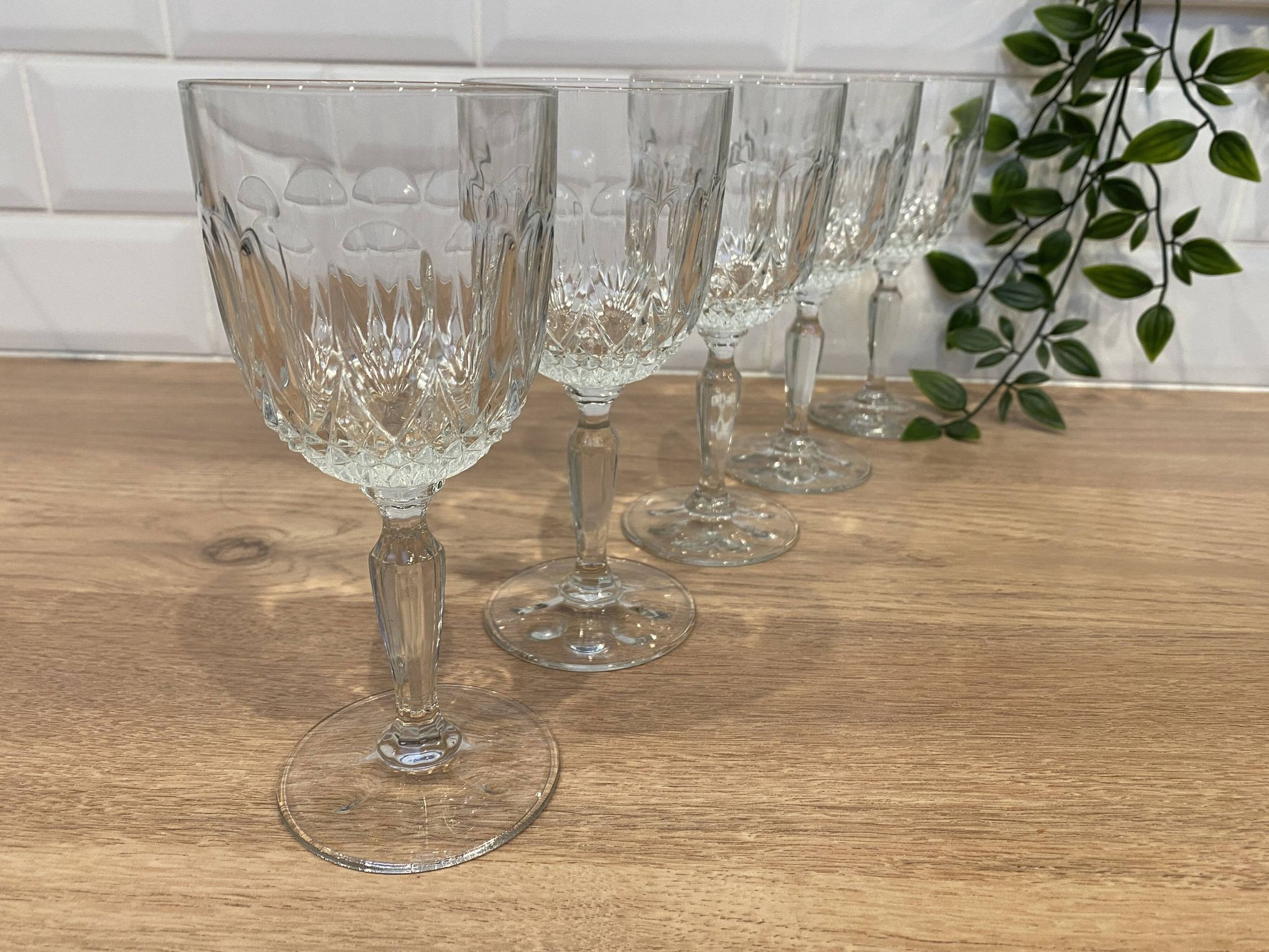 Set of 5 wine glasses