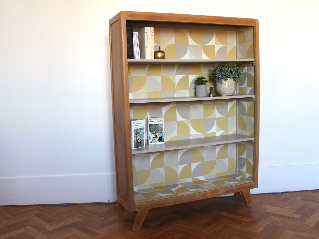 Bookcase of the 60s compass