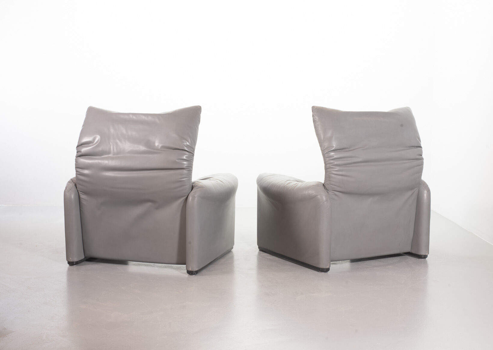 Cassina Lounge Chair 'Maralunga' by Vico Magistretti in Grey Leather 1970s