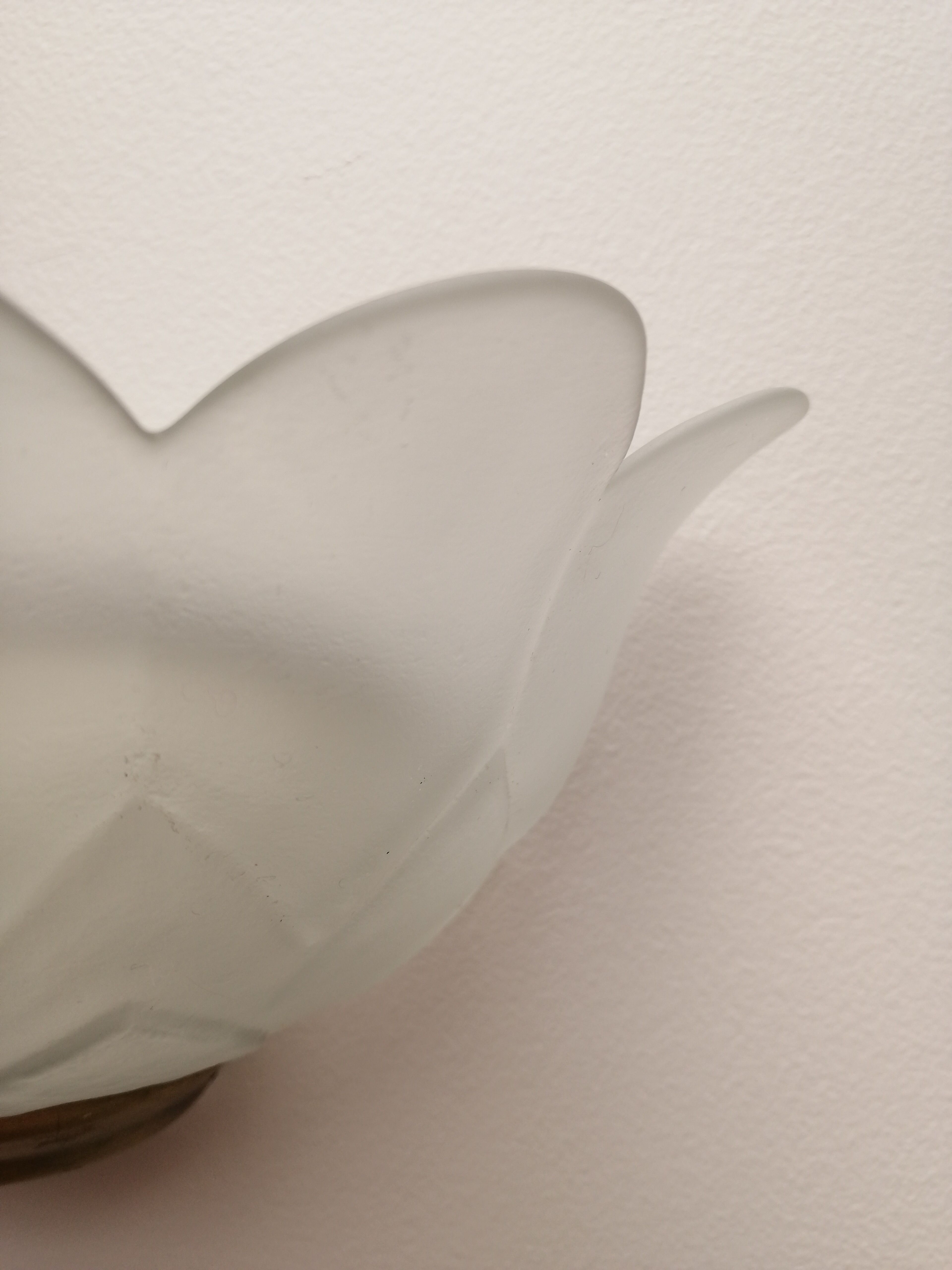 Flower-shaped molded glass wall lamp